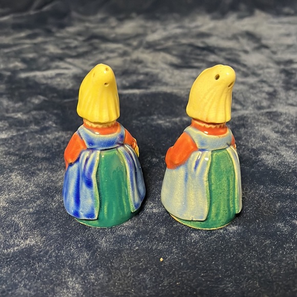 VTG Dutch Women Salt and Pepper Shakers - Picture 2 of 3